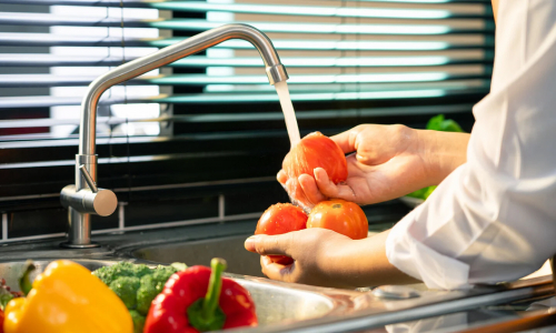 ¿Hay que lavar la fruta y la verdura antes de consumirla?